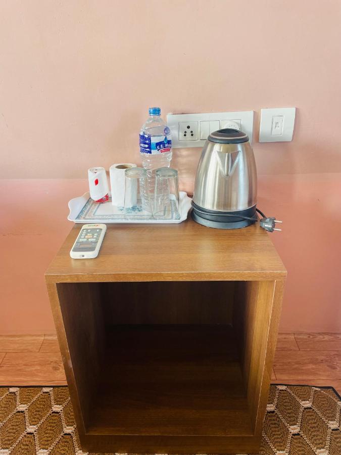 Hotel Tree Tops- A Serene Friendly Hotel In Sauraha Chitwan Extérieur photo