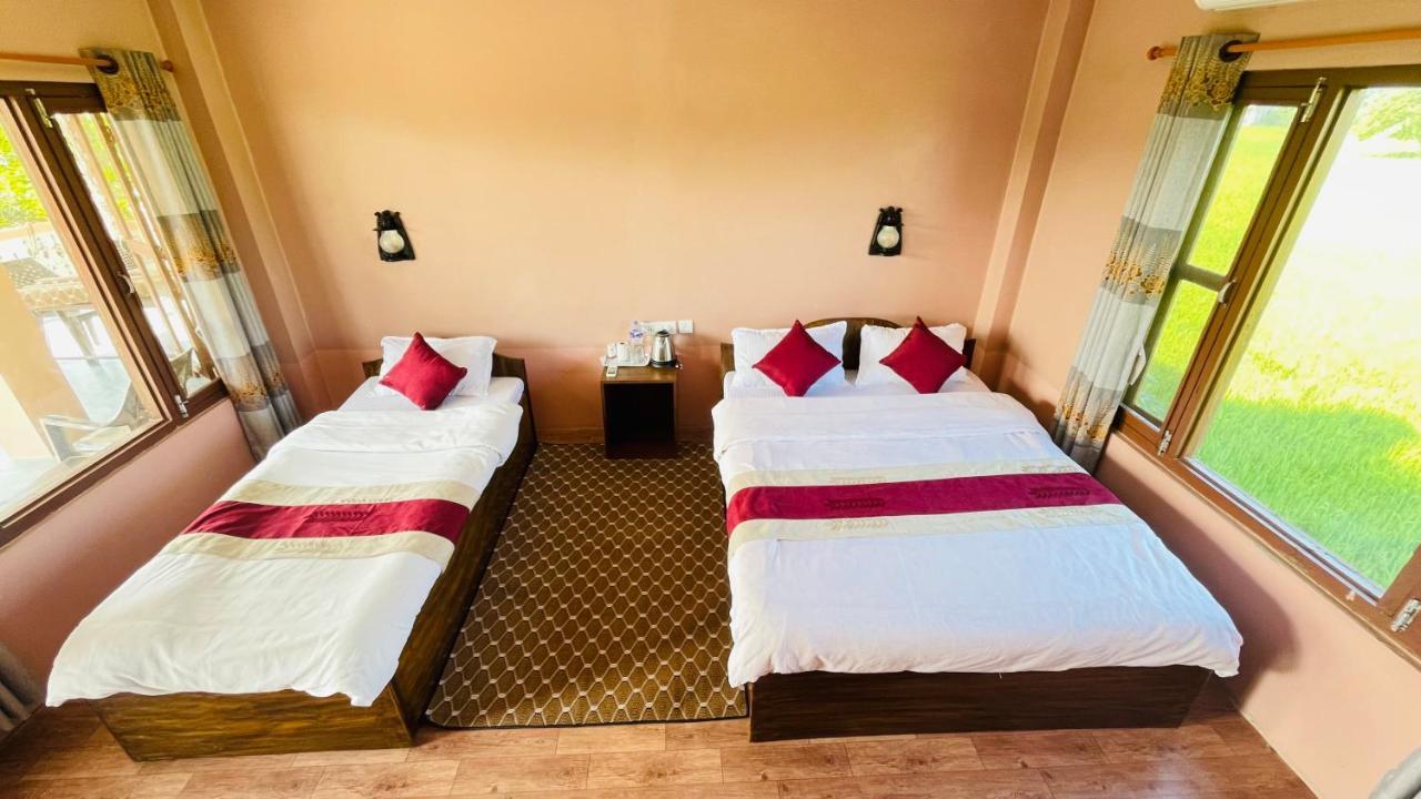 Hotel Tree Tops- A Serene Friendly Hotel In Sauraha Chitwan Extérieur photo